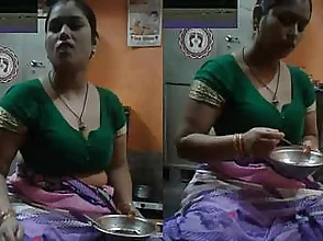 Beautiful stepmother with great boobs in a saree.