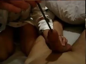 Pune girlfriend gives hand job to her boyfriend