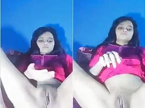 Hot Indian girl self-pleasure with her fingers